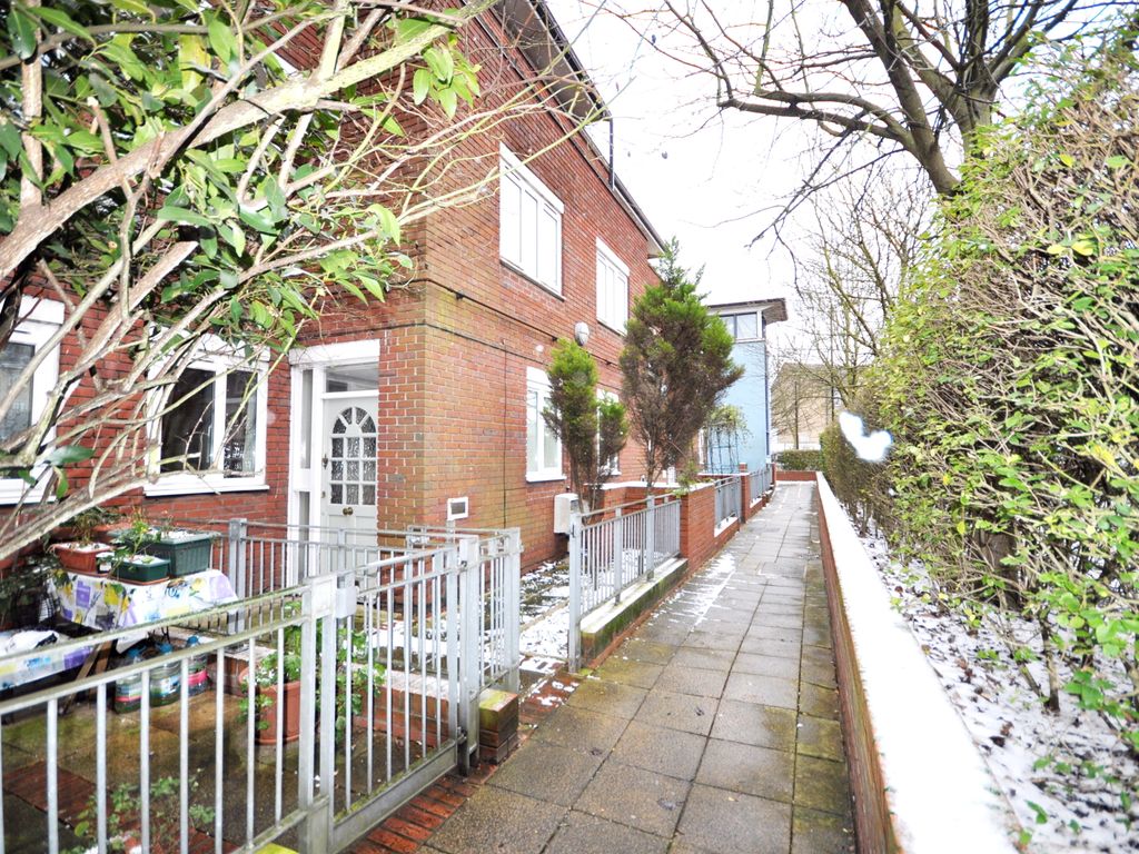 Verdi Crescent, London W10  