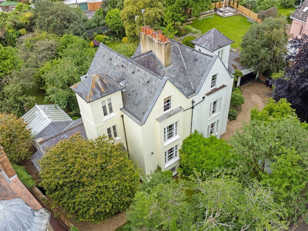 4 bed semidetached house for sale in Donnington Square, Newbury