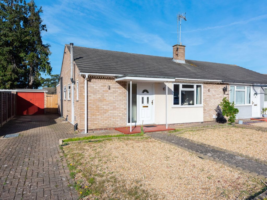 3 bed semidetached bungalow for sale in Beech Drive, Blackwater