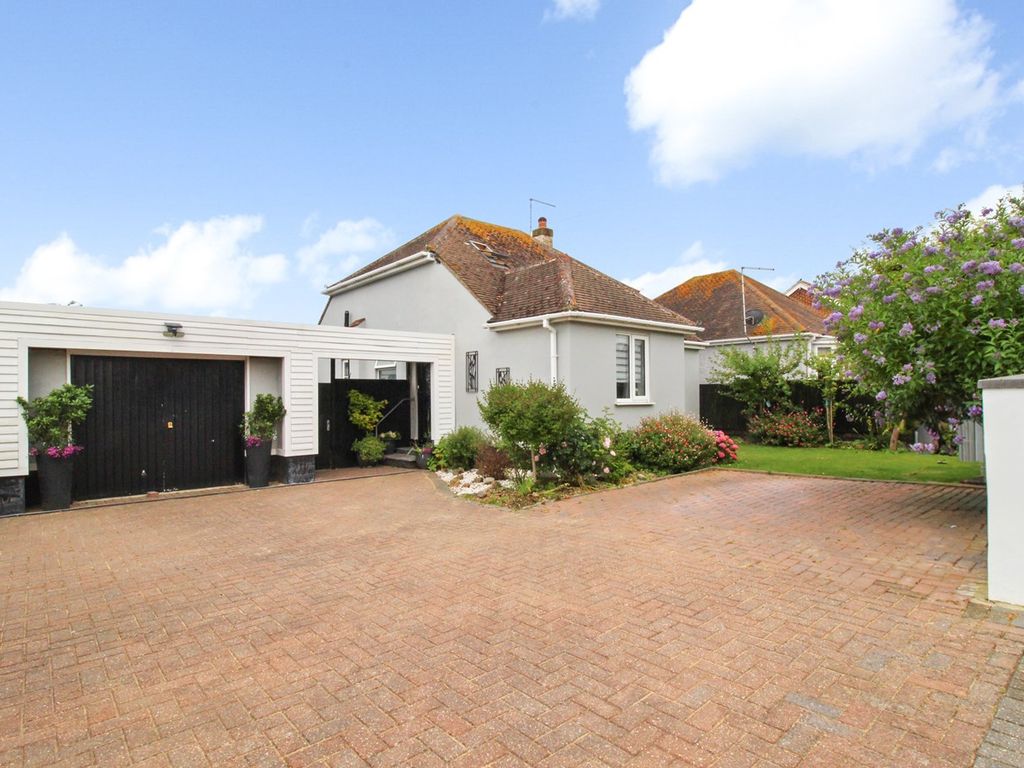 4 bed detached bungalow for sale in Coventry Gardens, Herne Bay CT6, £