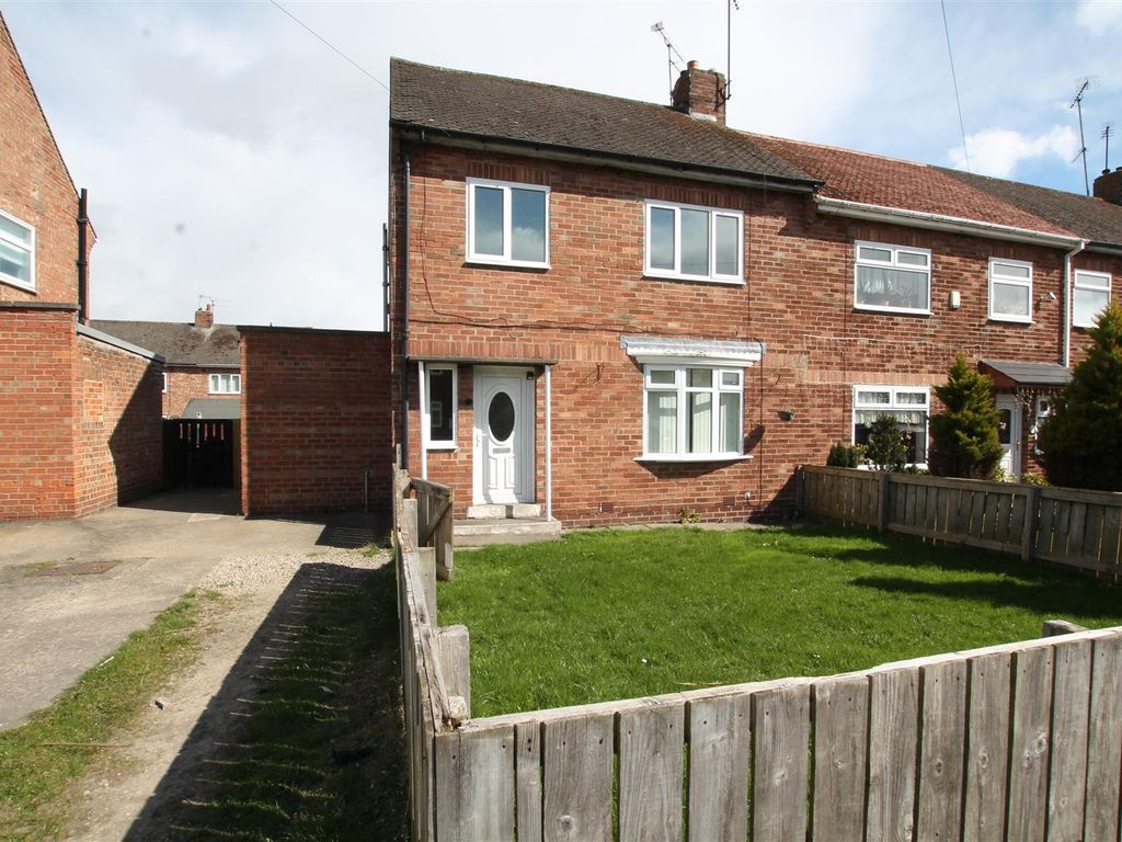 3 bed semidetached house for sale in Hall Lane Estate, Willington