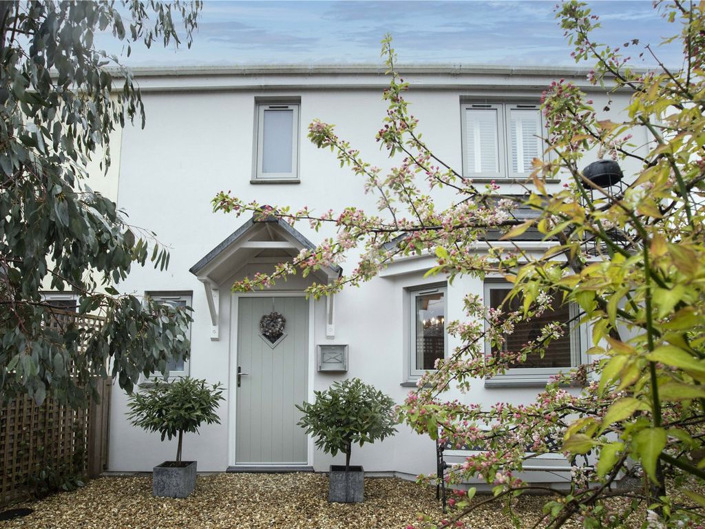 3 bed semidetached house for sale in Gates Cottage, Dawes Close