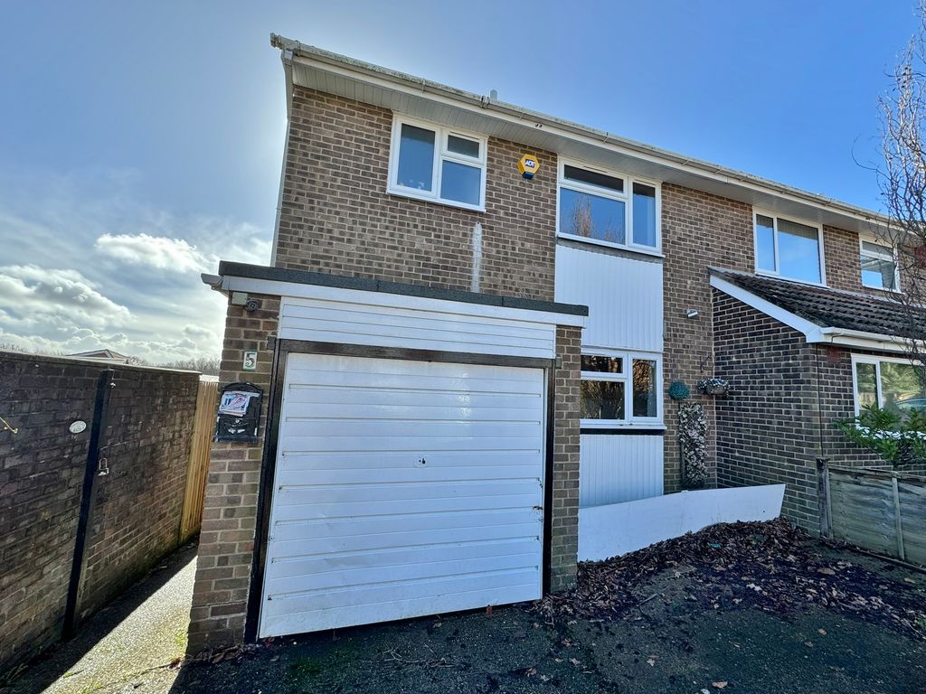 3 bed semidetached house for sale in Frogmore, Fareham PO14, £280,000 Zoopla