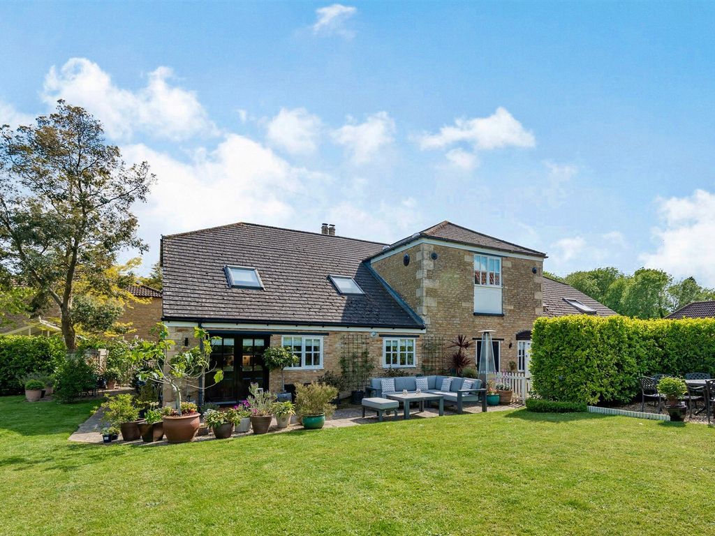 5 bed barn conversion for sale in Stainfield Road, Hanthorpe, Bourne