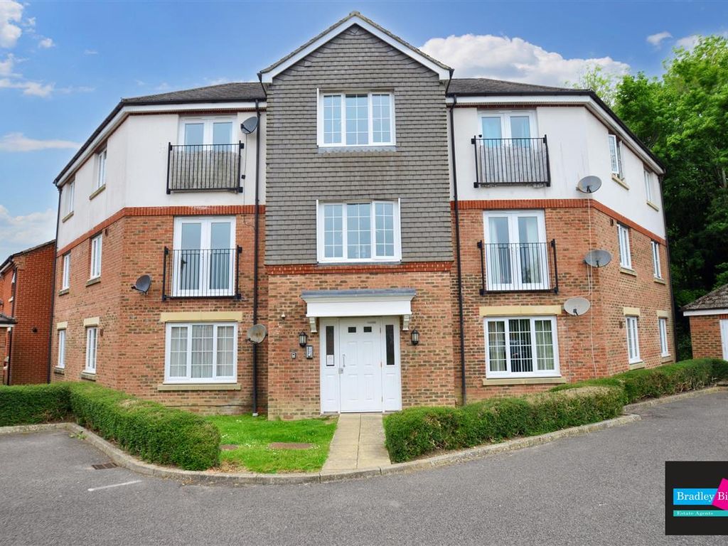 2 bed flat for sale in Holt Close, Singleton, Ashford, Kent TN23, £