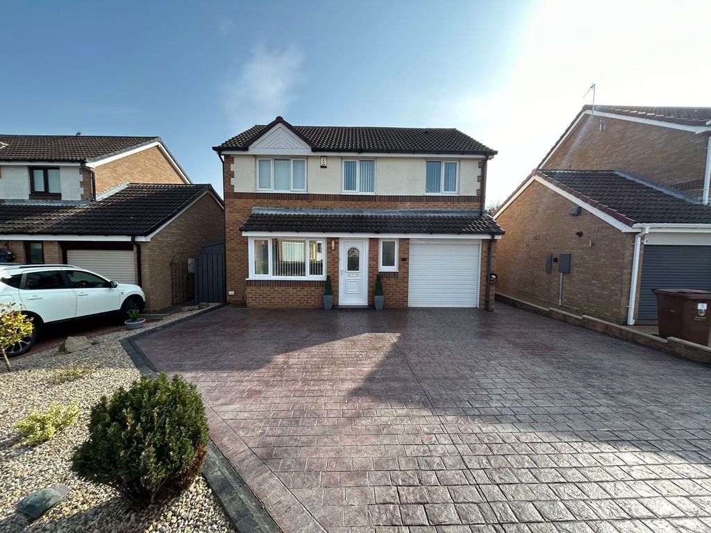 4 bed detached house for sale in Fallowfield Way, Ashington NE63, £
