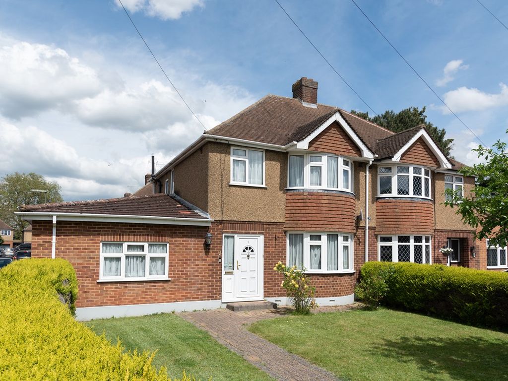 4 bed semidetached house for sale in Heath Close, Stanwell, Staines