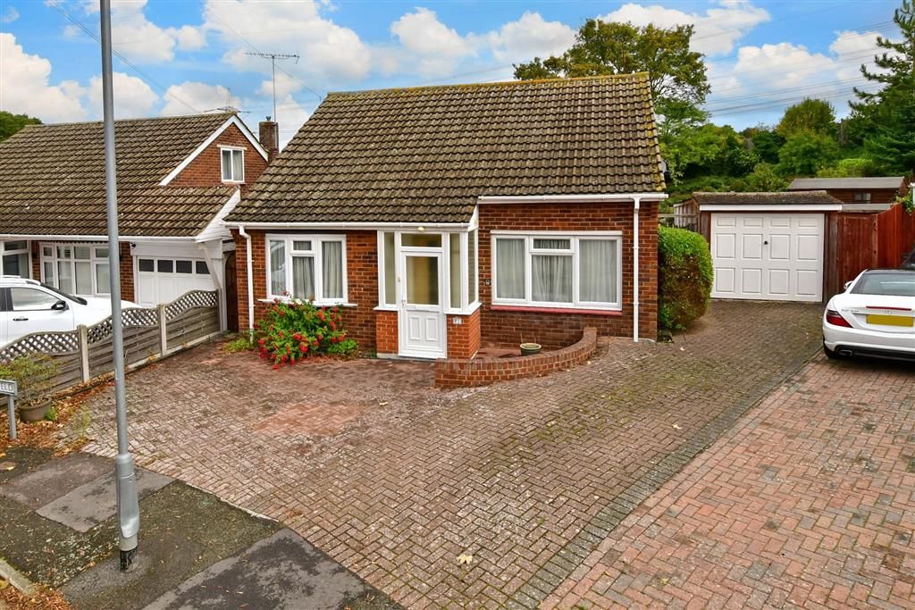 2 bed detached bungalow for sale in Burghfield Road, Istead Rise, Kent