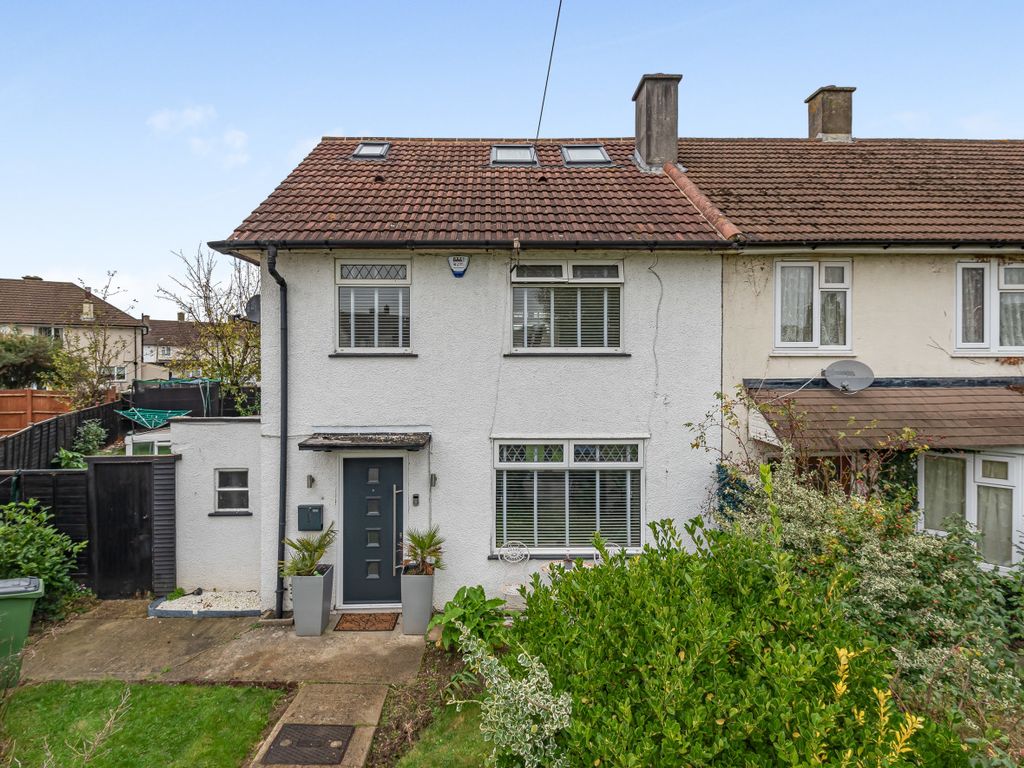 4 bed end terrace house for sale in Woodcroft, London SE9 Zoopla