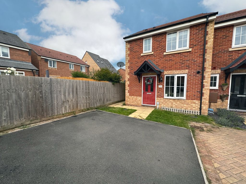 3 bed semidetached house for sale in Dunwoody Court, Hearne Way