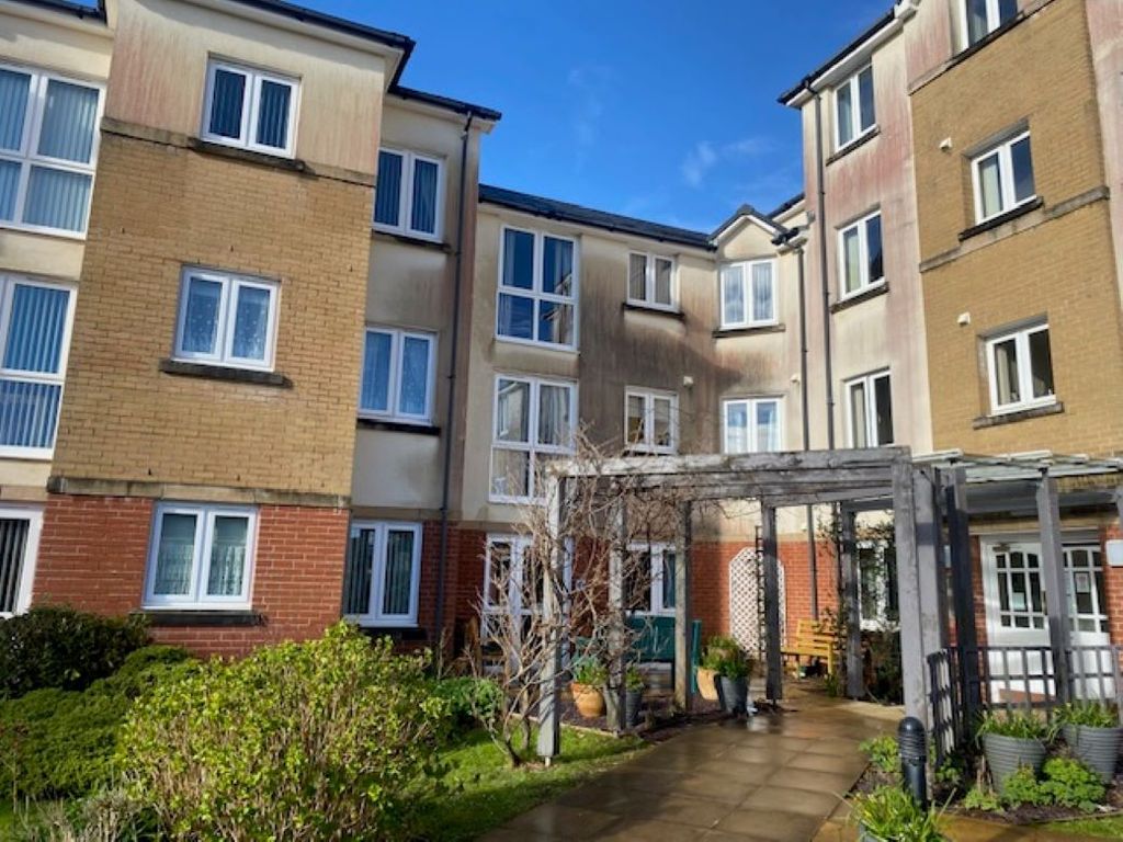 1 bed flat for sale in Alexandra Road, Gorseinon, Swansea SA4, £100,000