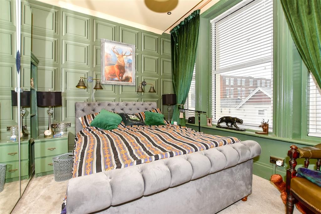 2 bed flat for sale in Castle Hill Avenue, Folkestone, Kent CT20, £