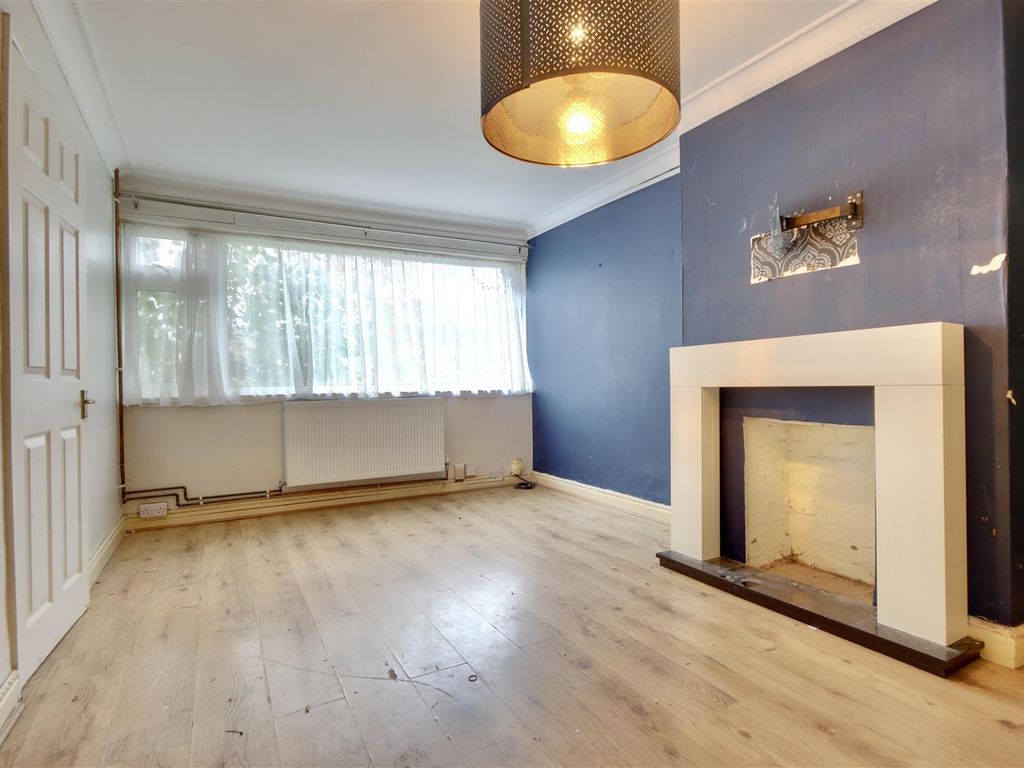 3 bed terraced house for sale in Fairfield Avenue, Fareham PO14, £