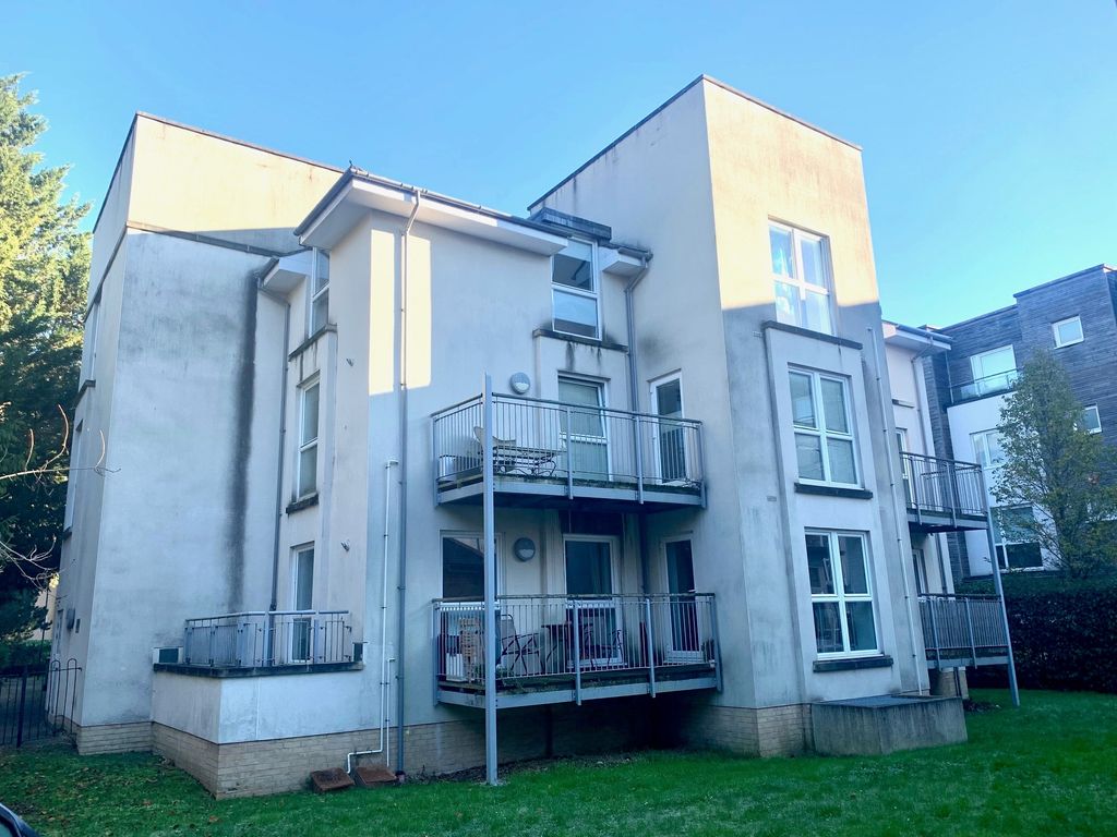 2 bed flat for sale in Archers Road, Bannister Park, Southampton SO15