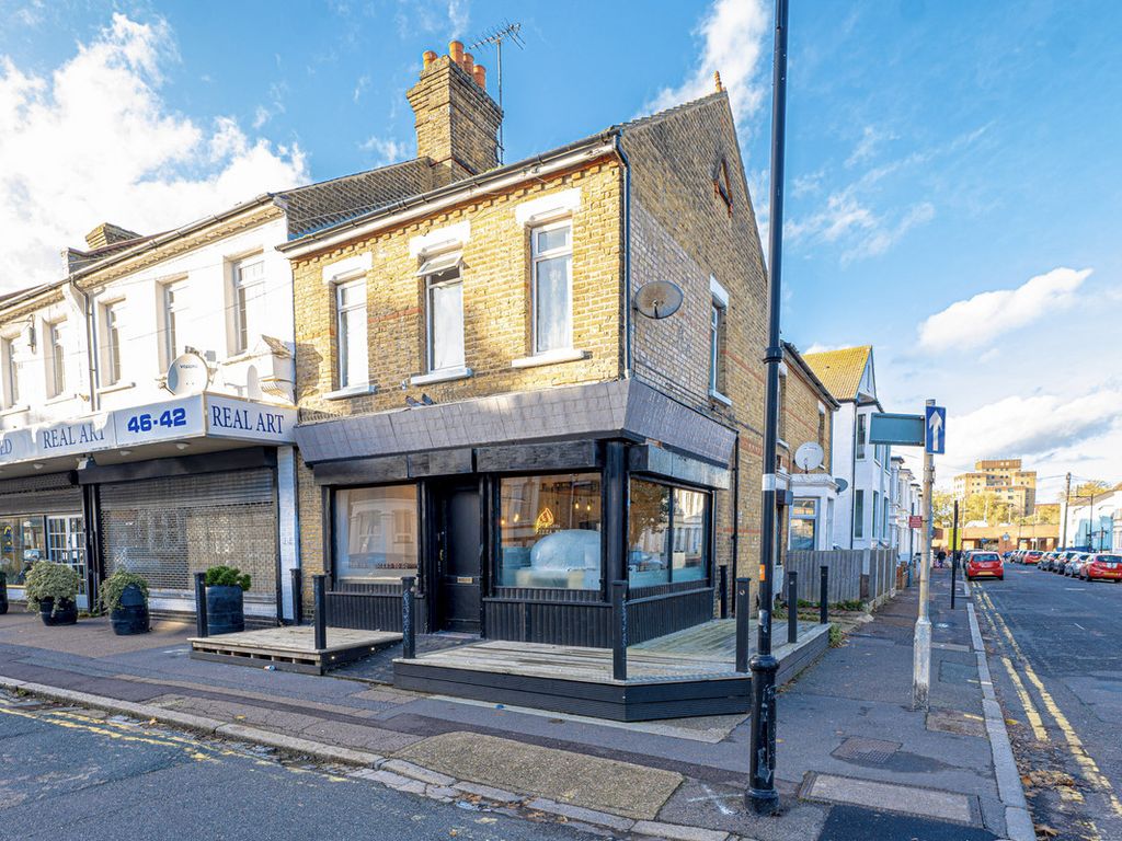 Retail premises to let in Queens Road, SouthendOnSea SS1, £5,650 pa