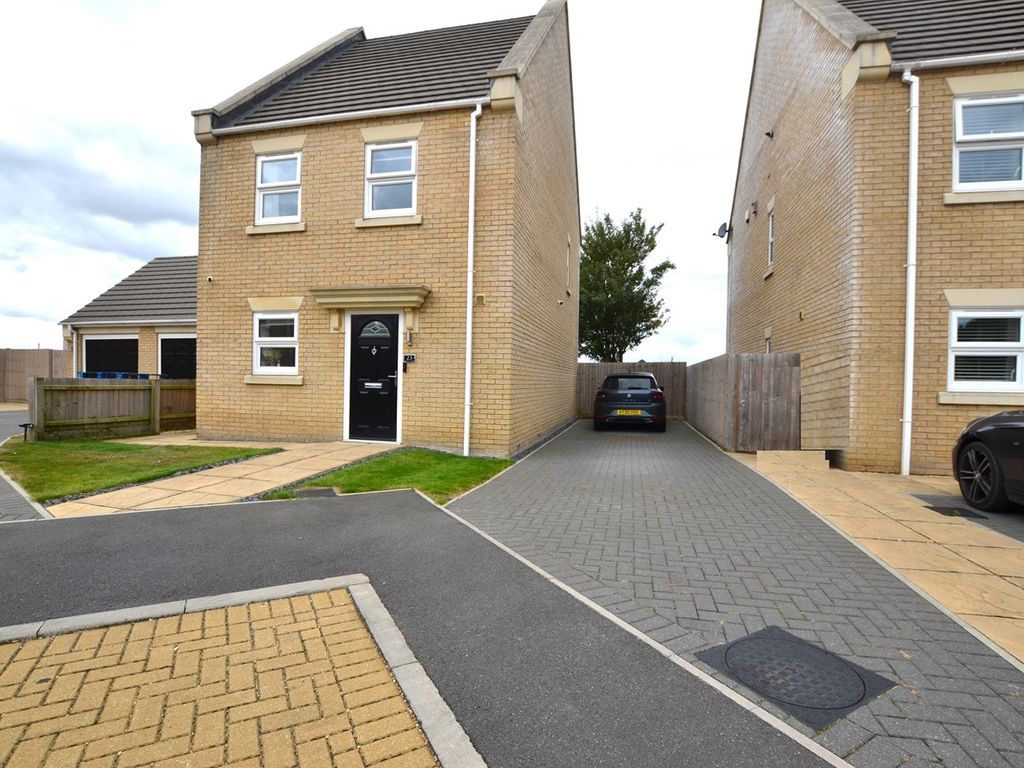 3 bed detached house for sale in Penwald Court, Peakirk, Peterborough