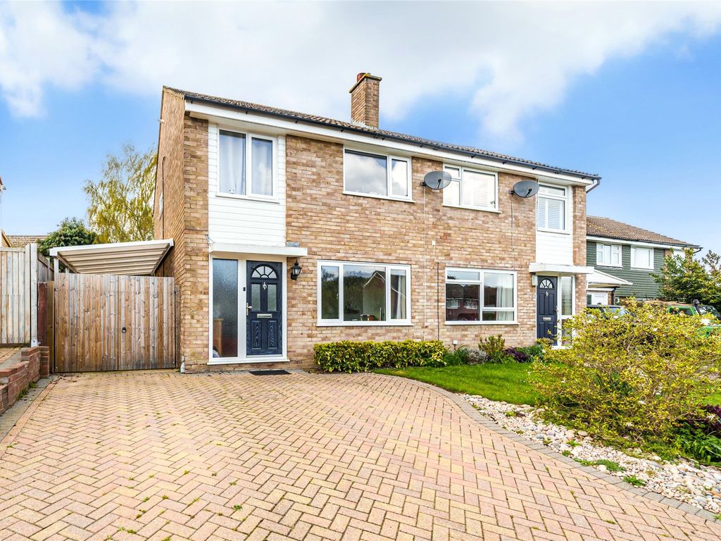 3 bed semidetached house for sale in Ripley, Surrey GU23, £525,000