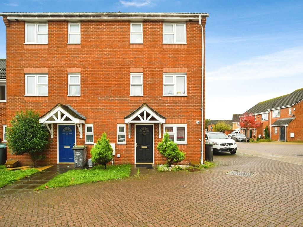 4 bed town house for sale in James Way, Watford WD19, £525,000 Zoopla