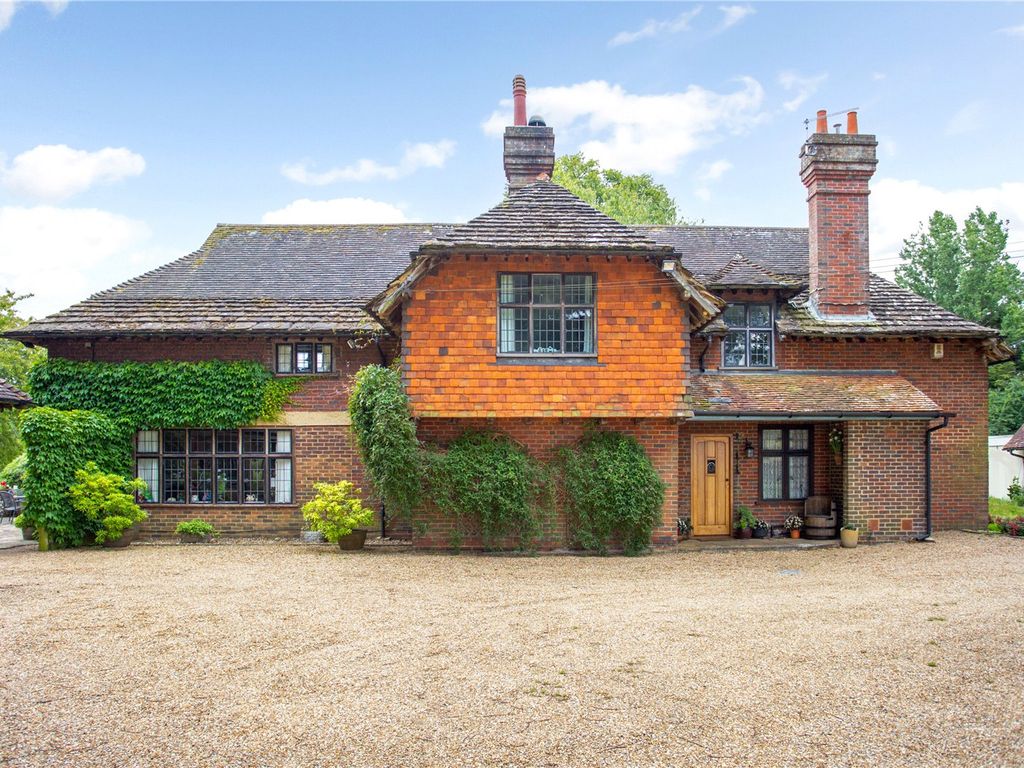 4 bed semidetached house for sale in Horsham Road, Steyning BN44, £