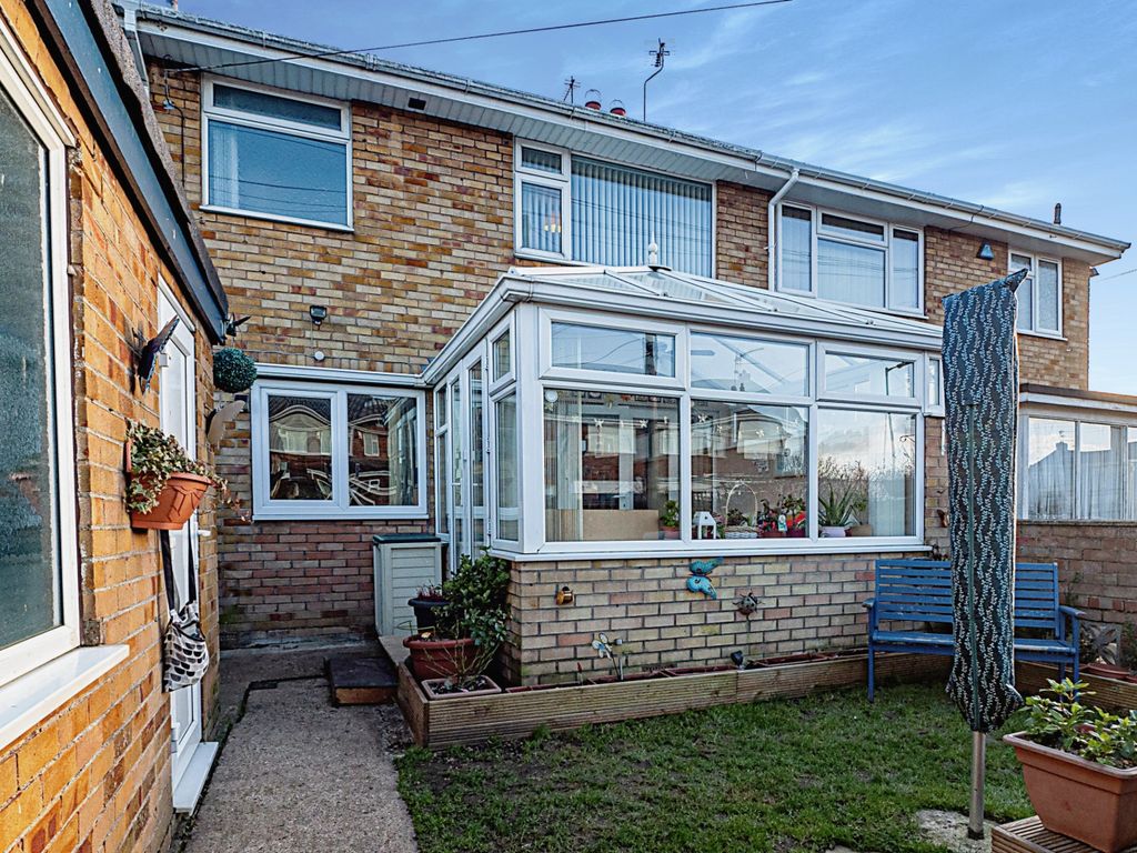 3 bed semidetached house for sale in Cotterdale, Hull, East Yorkshire