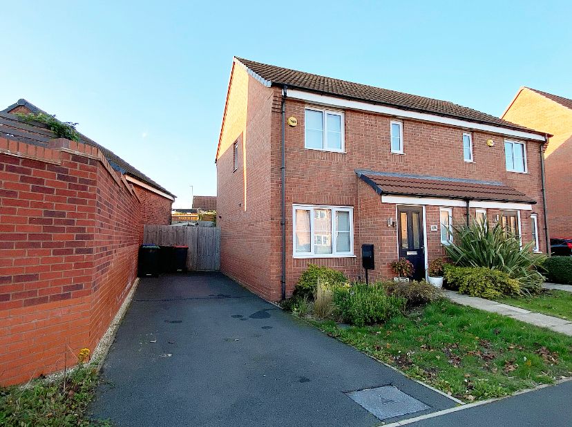 3 bed semidetached house for sale in Spitfire Way, Hucknall