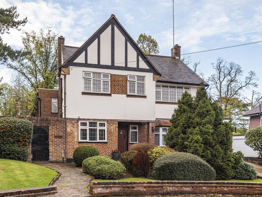 4 bed detached house for sale in Priory Close, London N20, £1,895,000