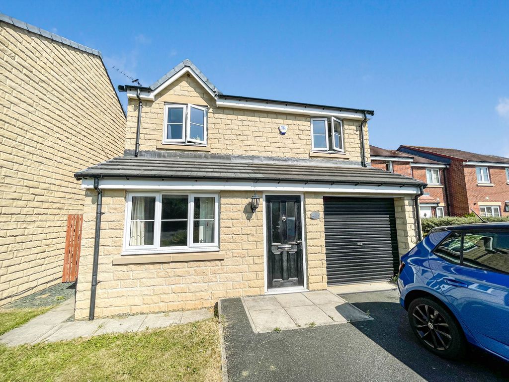 3 bed detached house to rent in Holliday Close, Langley Moor, Durham