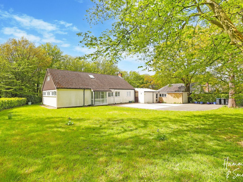 4 bed detached bungalow for sale in Rye Hill Road, Harlow CM18, £