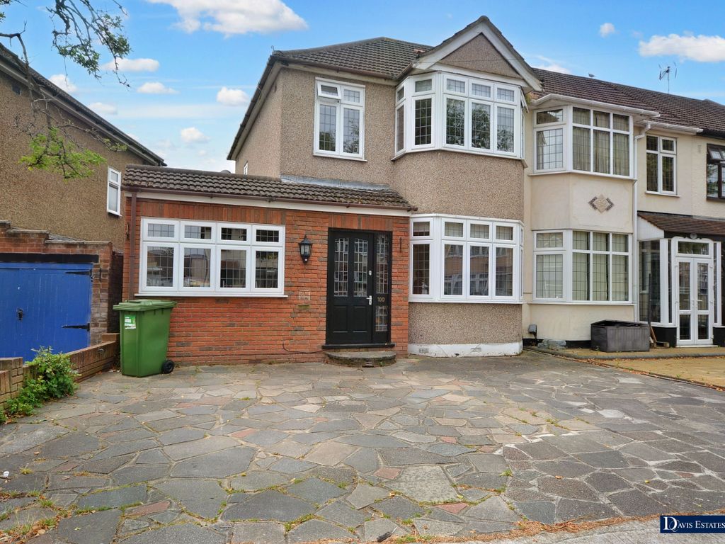 4 bed semidetached house for sale in Belgrave Avenue, Gidea Park
