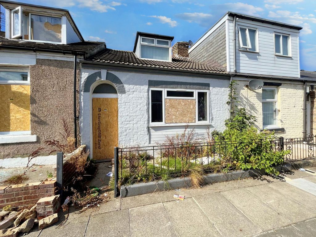 2 bed cottage for sale in Tower Street West, Sunderland SR2, £30,000