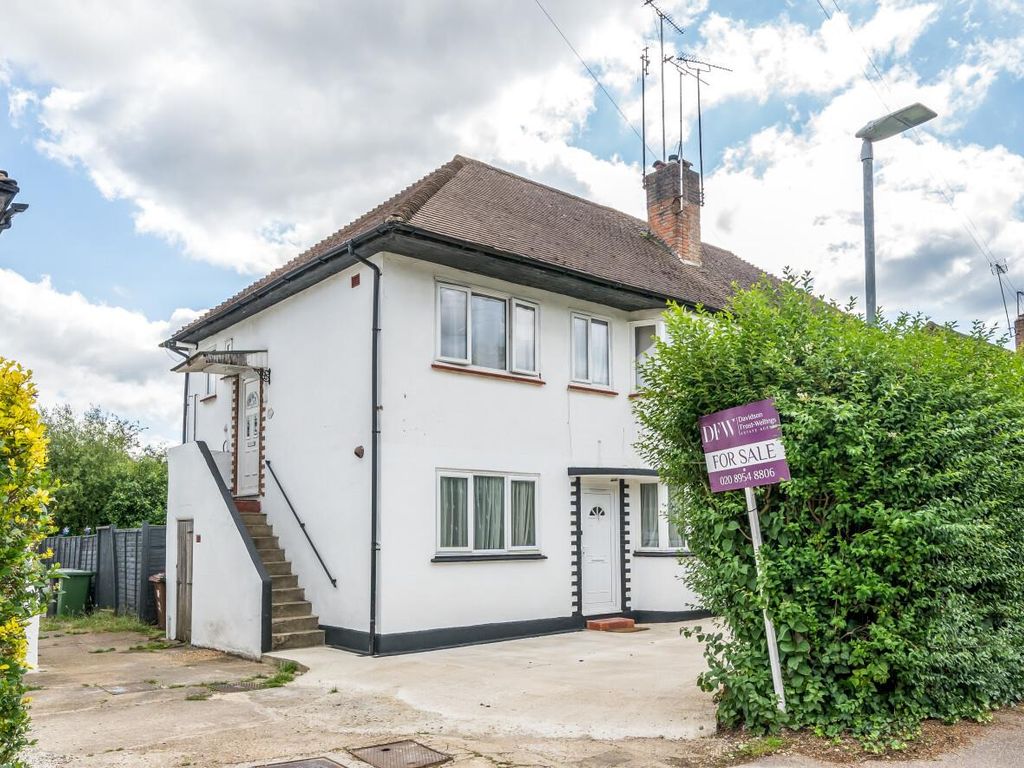 2 bed flat for sale in Eldon Avenue, Borehamwood WD6, £335,000 Zoopla