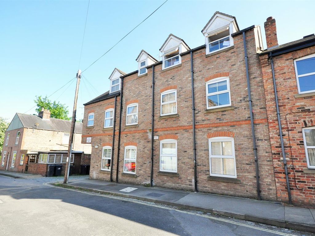 2 bed flat to rent in Woodyard Mews, Vine Street, York YO23, £1,000 pcm