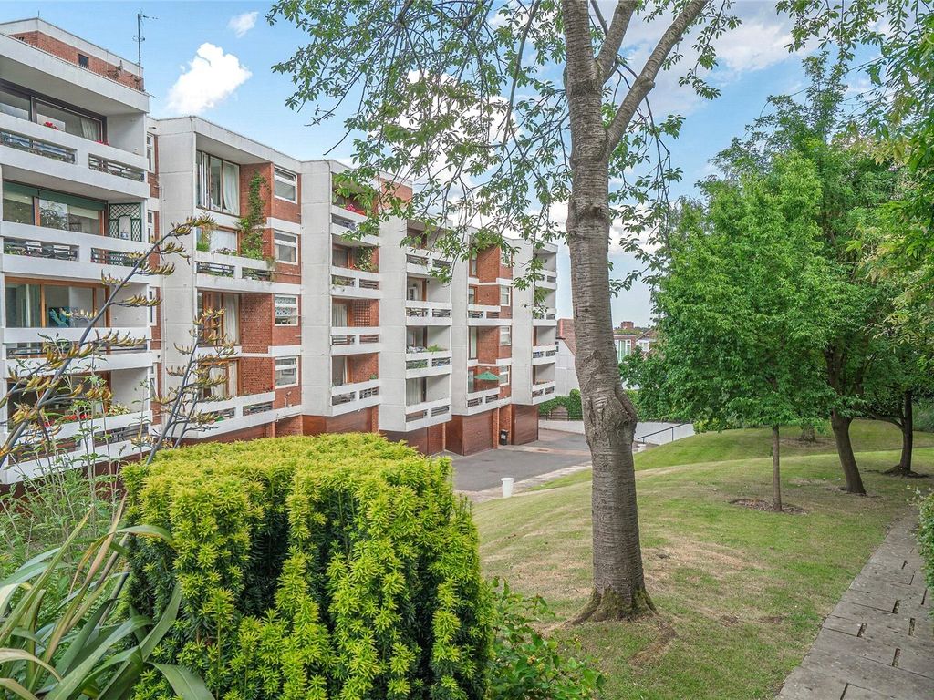 3 bed flat for sale in Southwood Park, Southwood Lawn Road, Highgate