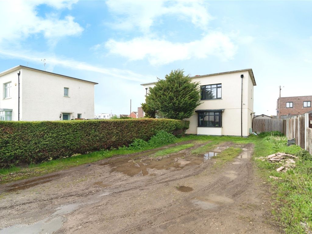 3 bed semidetached house for sale in Bata Avenue, East Tilbury