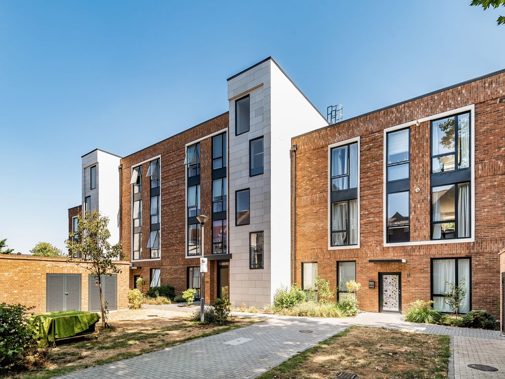 3 bed flat for sale in London Road, London SW16 Zoopla