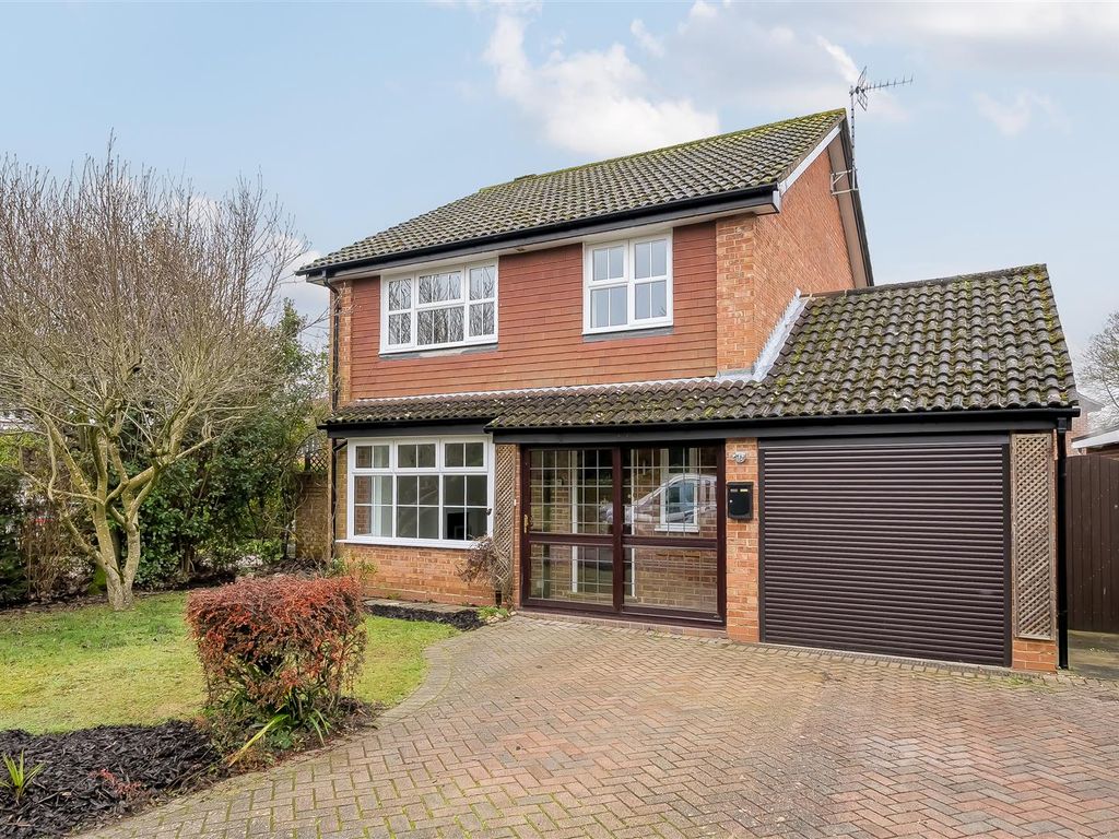 4 bed detached house for sale in Gingells Farm Road, Charvil, Reading