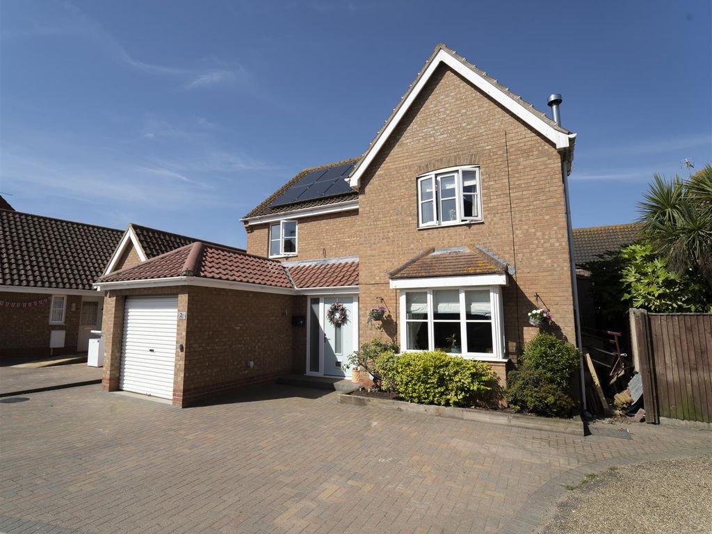 4 bed detached house for sale in Brotherton Way, Gorleston, Great