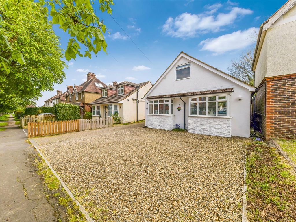 3 bed property for sale in Buckland Road, Lower Kingswood, Tadworth