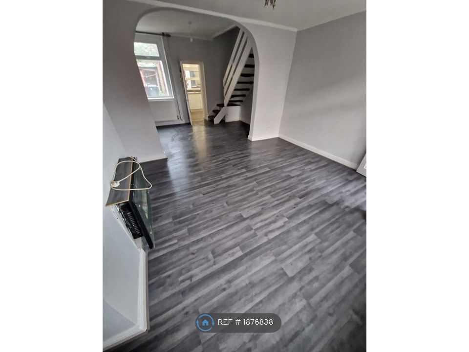 2 bed terraced house to rent in Esther Street, Oldham OL4, £850 pcm