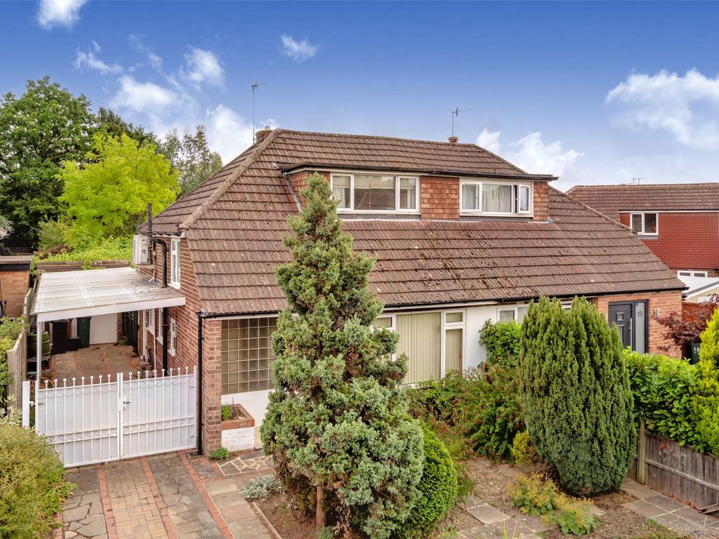 3 bed semidetached house for sale in Bolters Road South, Horley RH6