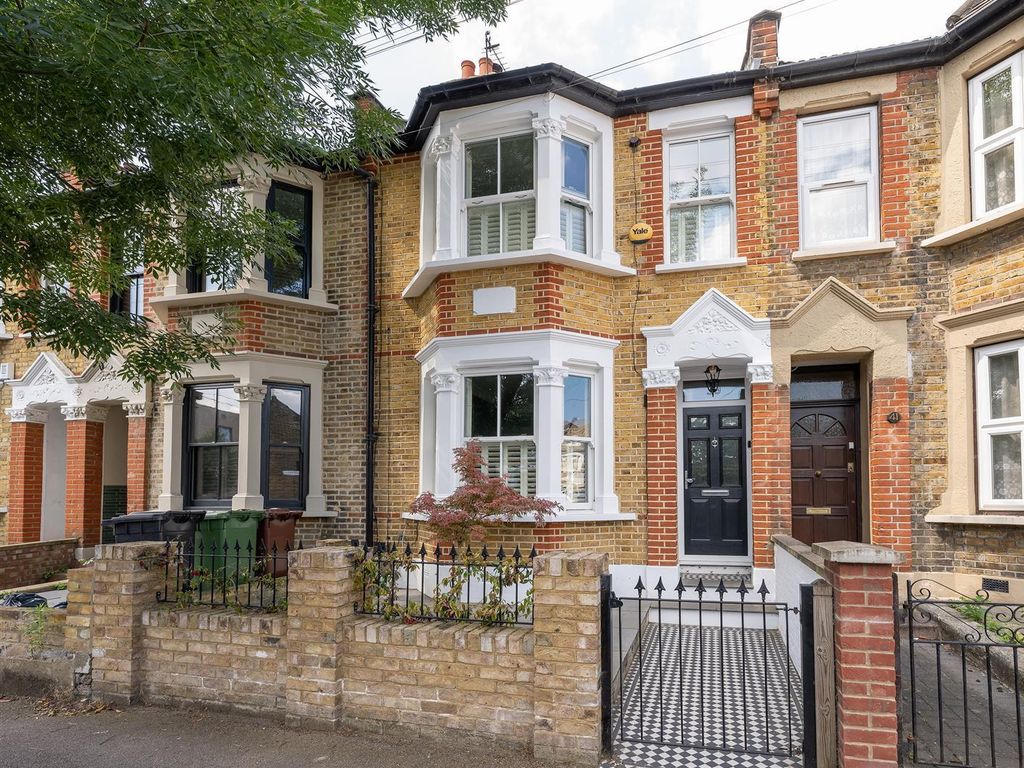 4 bed terraced house for sale in Rosslyn Road, London E17, £985,000