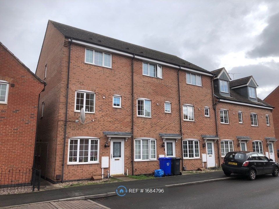 3 bed end terrace house to rent in Barker Round Way, BurtonOnTrent