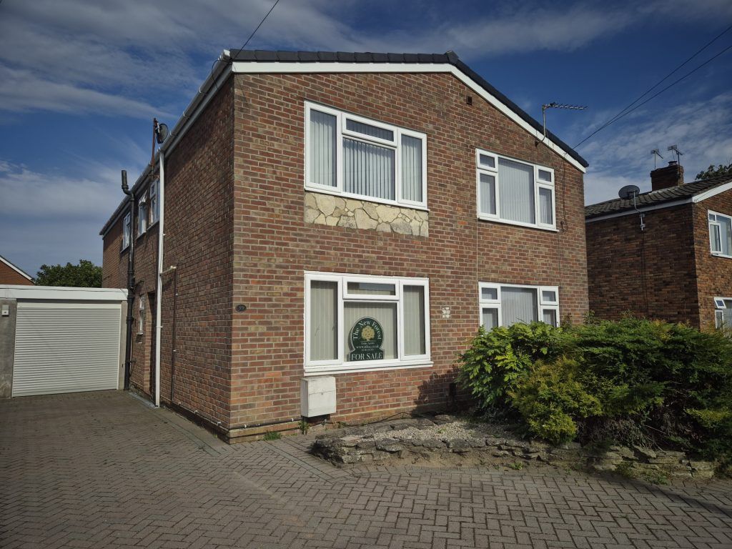4 bed semi-detached house for sale in Huntingdon Close, Totton ...