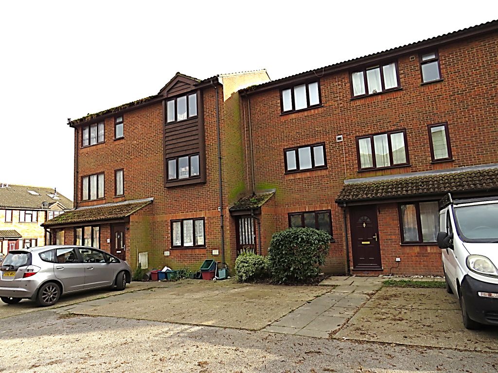 1 bed flat to rent in Barnes Avenue, Southall UB2, £1,250 pcm Zoopla