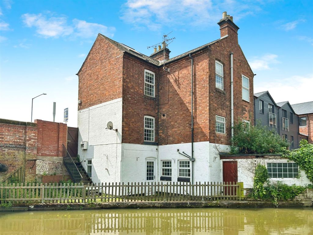 2 bed end terrace house for sale in Emscote Road, Warwick CV34, £