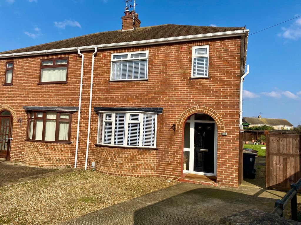 3 bed semidetached house for sale in Windsor Drive, Peterborough PE2, £279,000 Zoopla