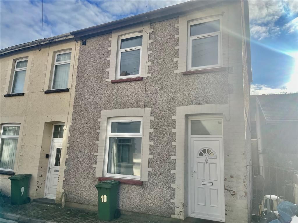 3 bed terraced house for sale in Margaret Street, Hopkinstown