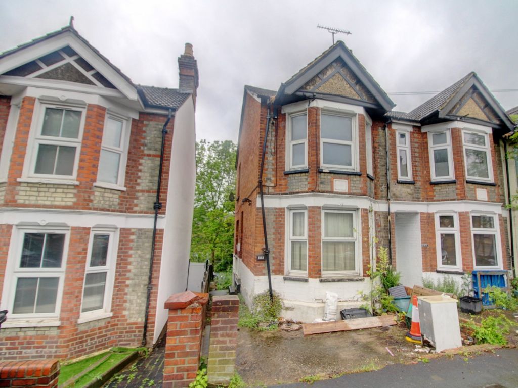 3 bed semidetached house for sale in West Road, High