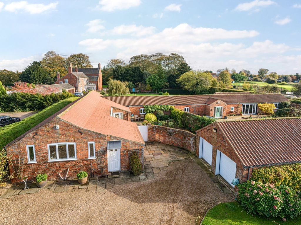 3 bed bungalow for sale in The Granary, Top Farm, Lineside, Hubberts