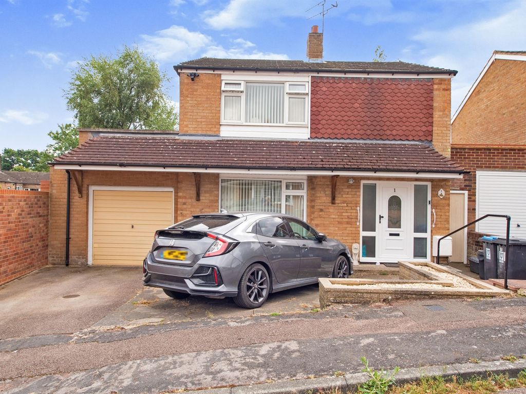 Uranus Road, Hemel Hempstead HP2